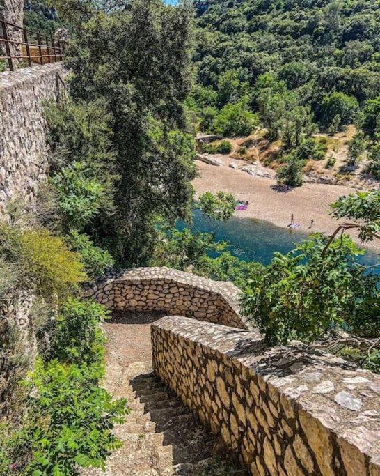 Proche D'Uzes La Terrasse Du Soleil Levant Collias Bagian luar foto