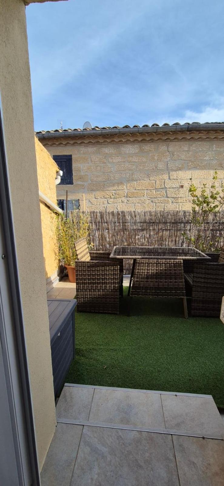 Proche D'Uzes La Terrasse Du Soleil Levant Collias Bagian luar foto