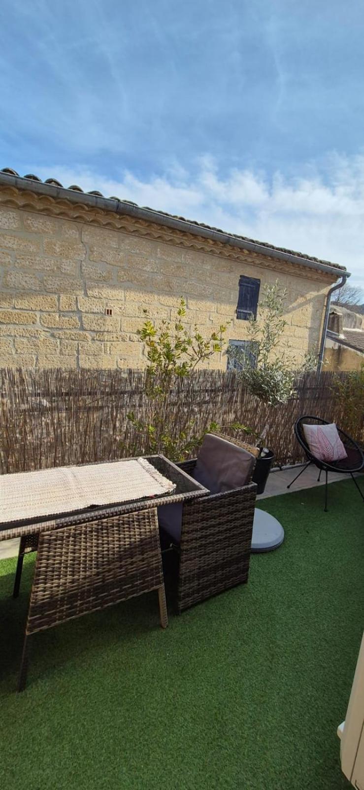 Proche D'Uzes La Terrasse Du Soleil Levant Collias Bagian luar foto